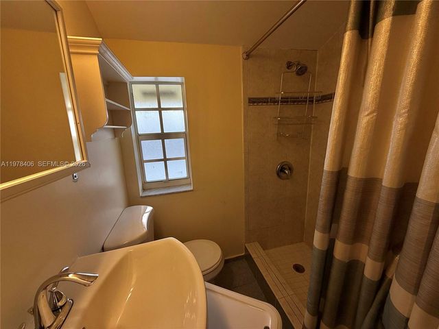 285 NW 60th Ave, Miami, FL 33126