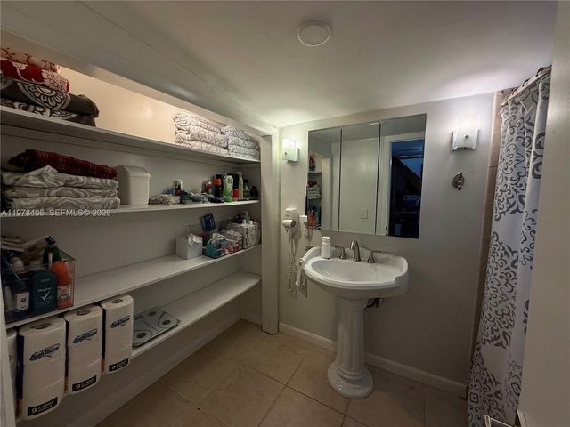 285 NW 60th Ave, Miami, FL 33126