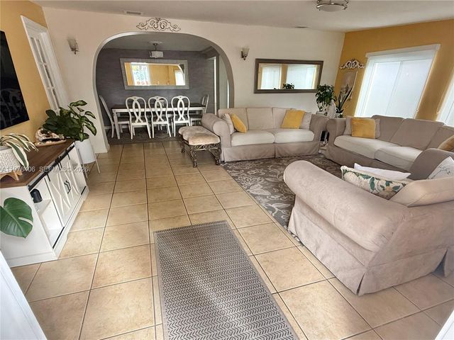 285 NW 60th Ave, Miami, FL 33126