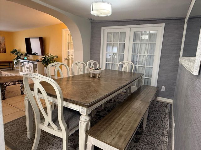 285 NW 60th Ave, Miami, FL 33126