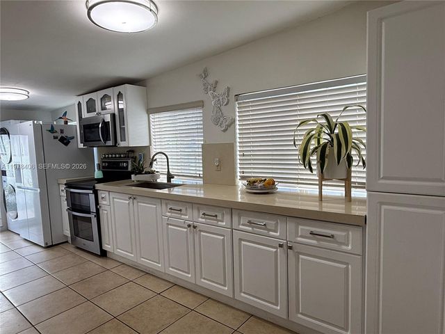 285 NW 60th Ave, Miami, FL 33126