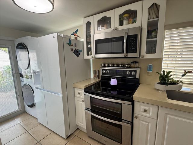 285 NW 60th Ave, Miami, FL 33126