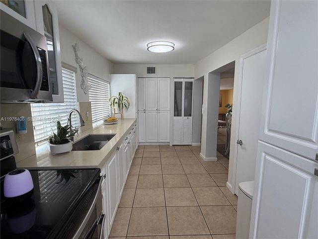 285 NW 60th Ave, Miami, FL 33126