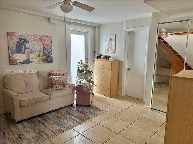 285 NW 60th Ave, Miami, FL 33126