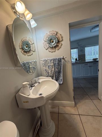 285 NW 60th Ave, Miami, FL 33126