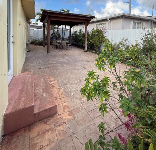 285 NW 60th Ave, Miami, FL 33126