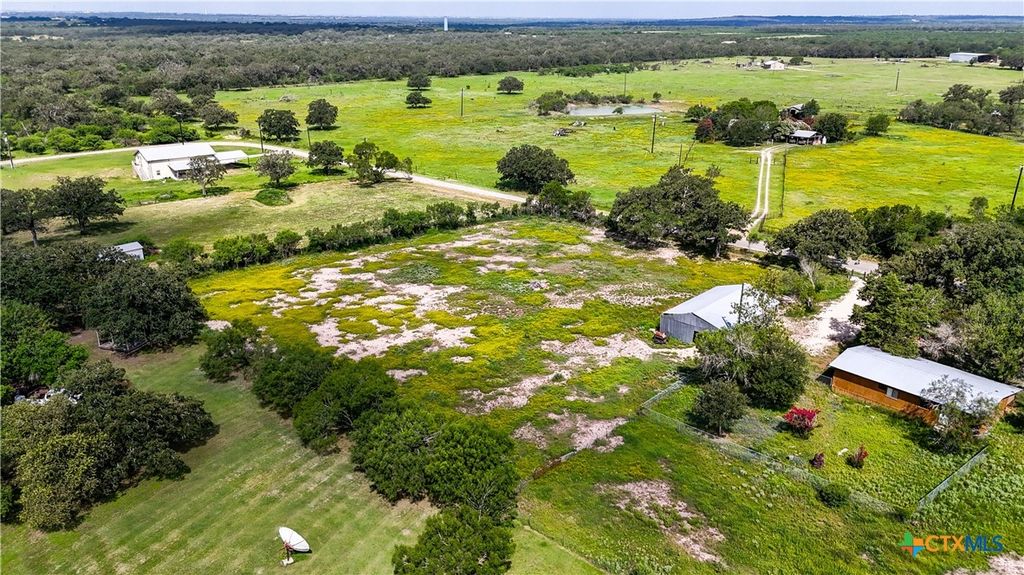 275 & 279 Cross Road, Kingsbury, TX 78638