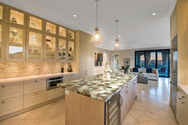 2221 Welch Street 401, Houston, TX 77019