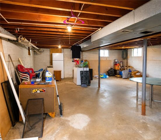 2011 Valley St, West Mifflin, PA 15122