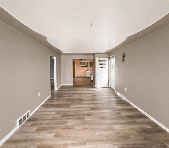 2011 Valley St, West Mifflin, PA 15122