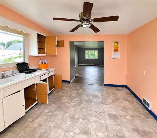 2011 Valley St, West Mifflin, PA 15122