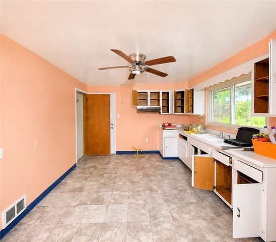 2011 Valley St, West Mifflin, PA 15122