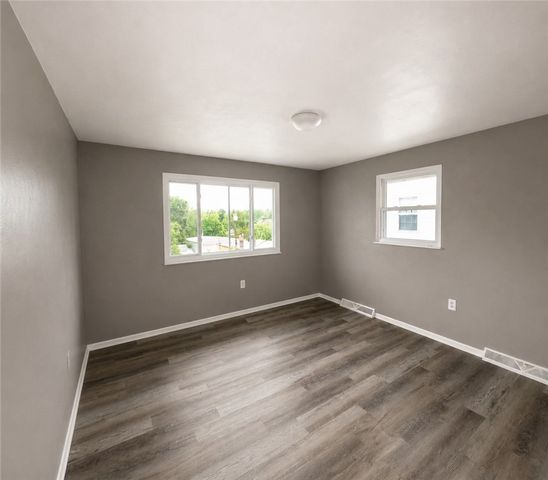 2011 Valley St, West Mifflin, PA 15122