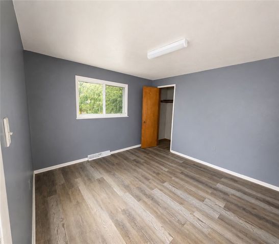 2011 Valley St, West Mifflin, PA 15122