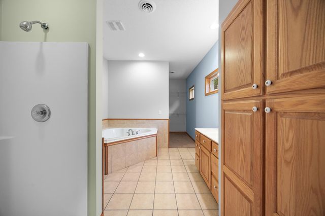 608 Parkview Circle, Delano, MN 55328