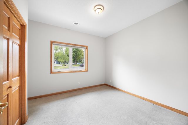 608 Parkview Circle, Delano, MN 55328