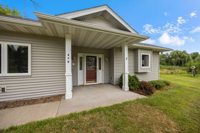 608 Parkview Circle, Delano, MN 55328