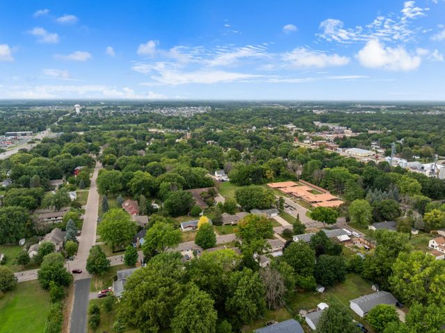 608 Parkview Circle, Delano, MN 55328