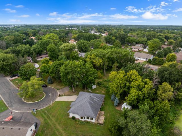 608 Parkview Circle, Delano, MN 55328