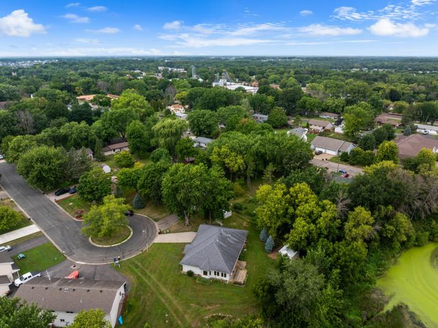 608 Parkview Circle, Delano, MN 55328