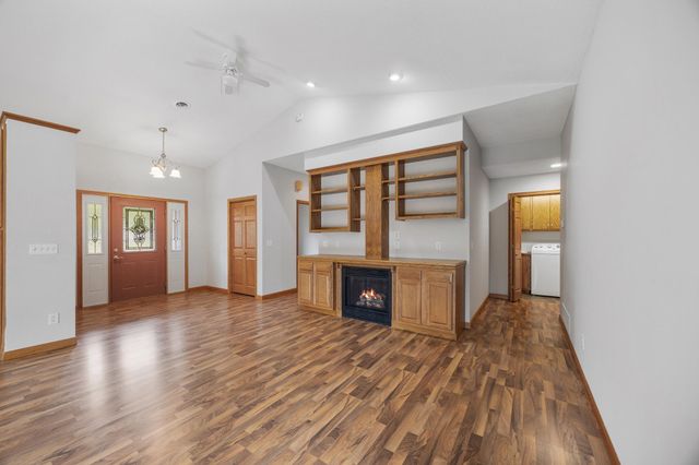 608 Parkview Circle, Delano, MN 55328