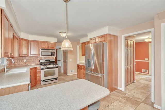764 Hightower Way, Webster, NY 14580