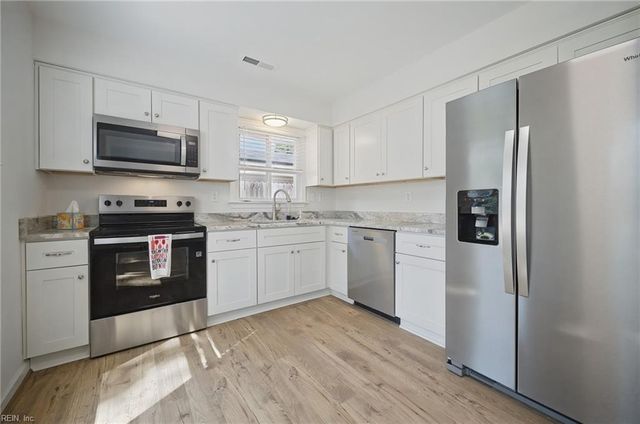 3516 Champlain LN, Virginia Beach, VA 23452