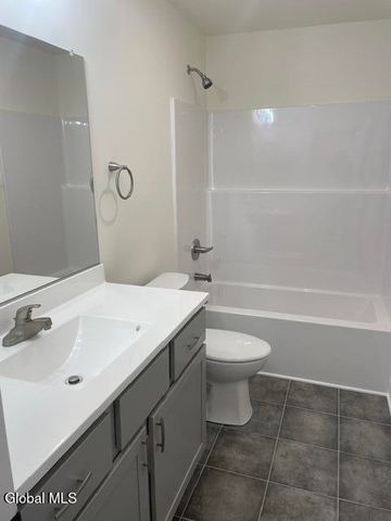 1705 Champagne Drive, Schodack, NY 12033