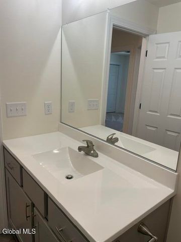 1705 Champagne Drive, Schodack, NY 12033