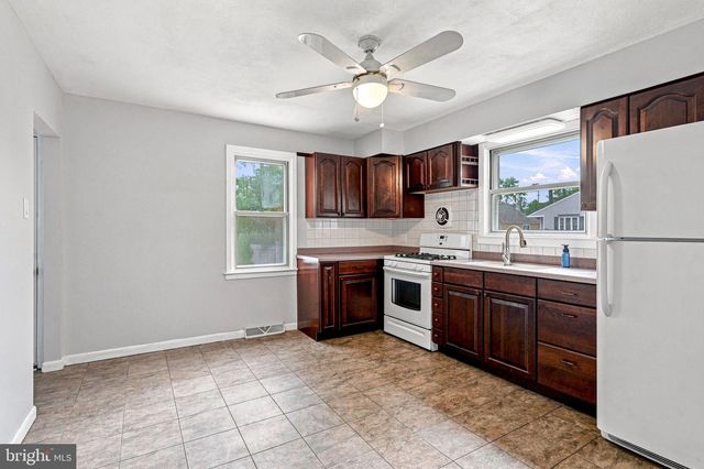 68 EVERGREEN AVE, Bellmawr, NJ 08031