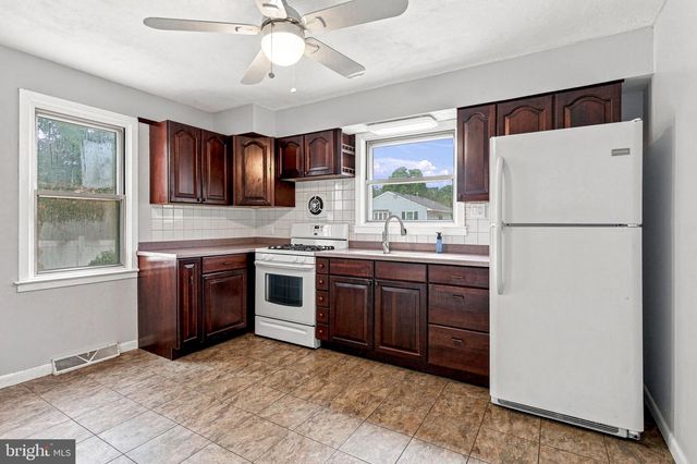 68 EVERGREEN AVE, Bellmawr, NJ 08031