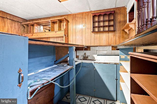 68 EVERGREEN AVE, Bellmawr, NJ 08031