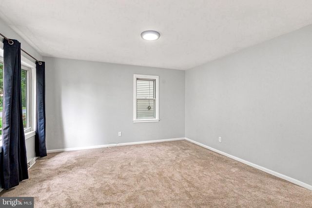 68 EVERGREEN AVE, Bellmawr, NJ 08031