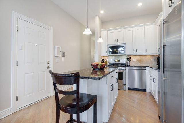 4216 N Ashland Avenue 3, Chicago, IL 60613