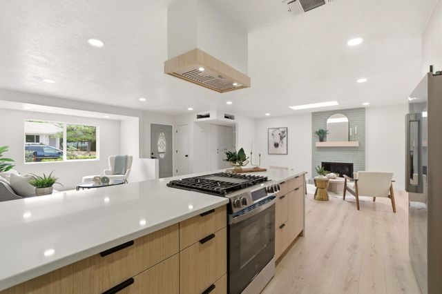 1201 Willys Knight Drive NE, Albuquerque, NM 87112
