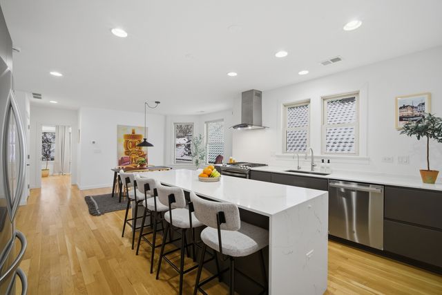 4744 N Lotus Avenue, Chicago, IL 60630