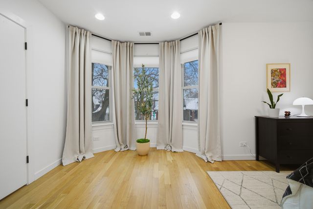 4744 N Lotus Avenue, Chicago, IL 60630