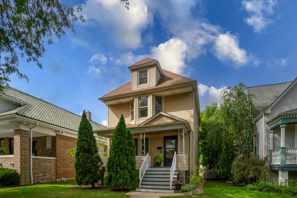 4744 N Lotus Avenue, Chicago, IL 60630