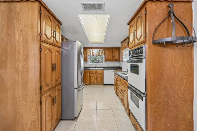 2030 Huntington Drive, Grand Prairie, TX 75051