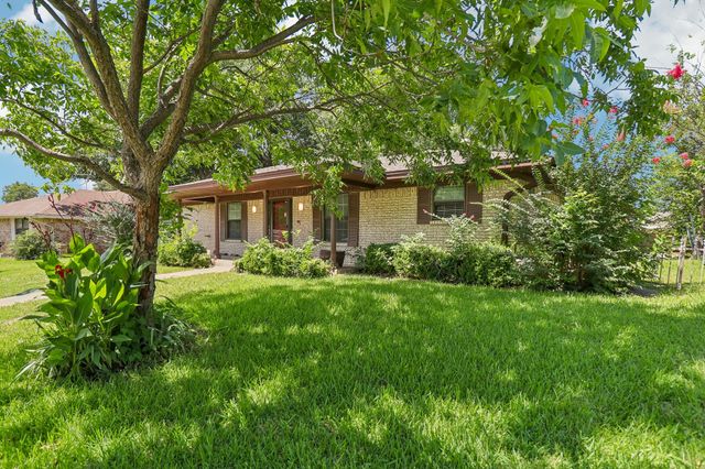 2030 Huntington Drive, Grand Prairie, TX 75051