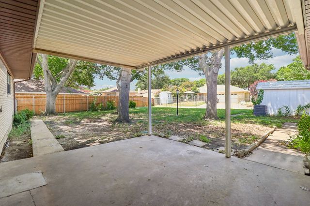 2030 Huntington Drive, Grand Prairie, TX 75051