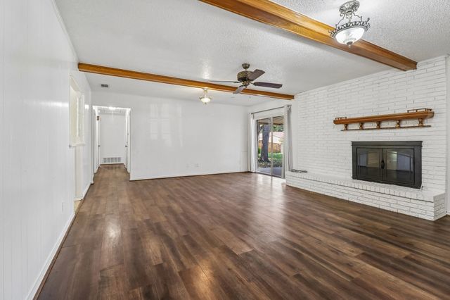 2030 Huntington Drive, Grand Prairie, TX 75051