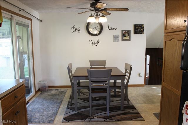 2424 Waynesburg Drive SE, Canton, OH 44707