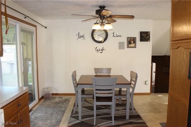 2424 Waynesburg Drive SE, Canton, OH 44707