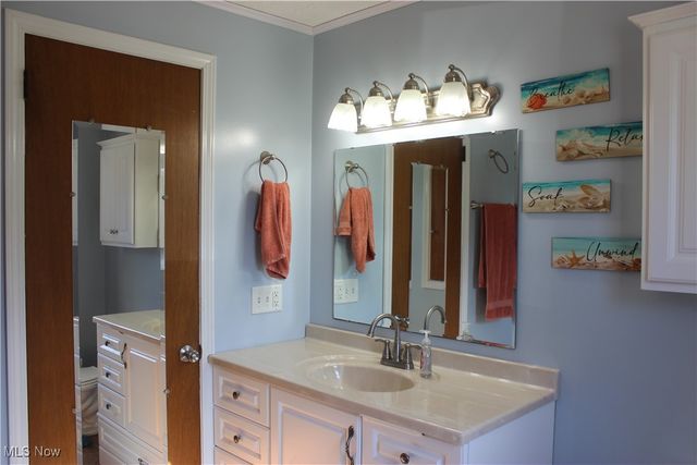 2424 Waynesburg Drive SE, Canton, OH 44707