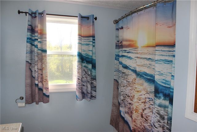 2424 Waynesburg Drive SE, Canton, OH 44707