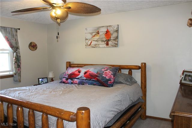 2424 Waynesburg Drive SE, Canton, OH 44707