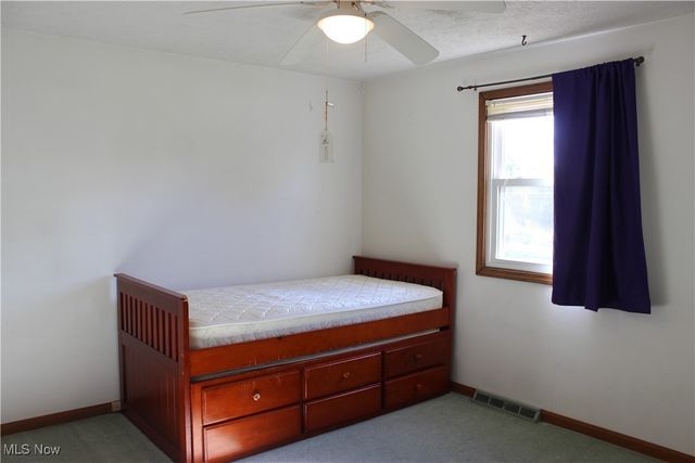 2424 Waynesburg Drive SE, Canton, OH 44707