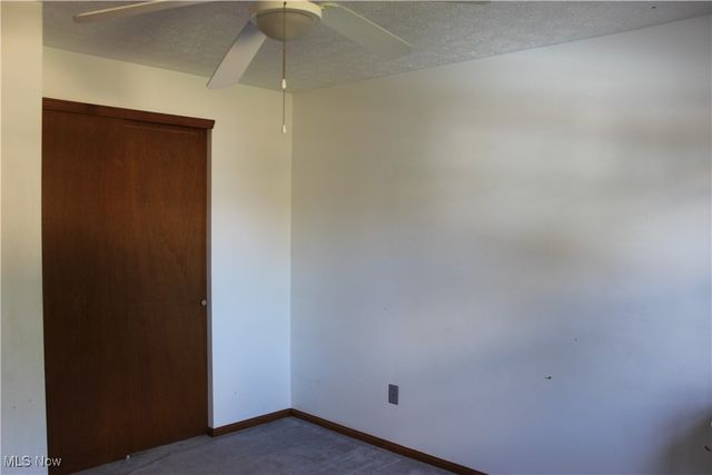 2424 Waynesburg Drive SE, Canton, OH 44707