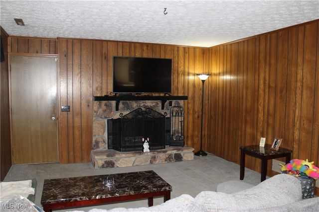 2424 Waynesburg Drive SE, Canton, OH 44707